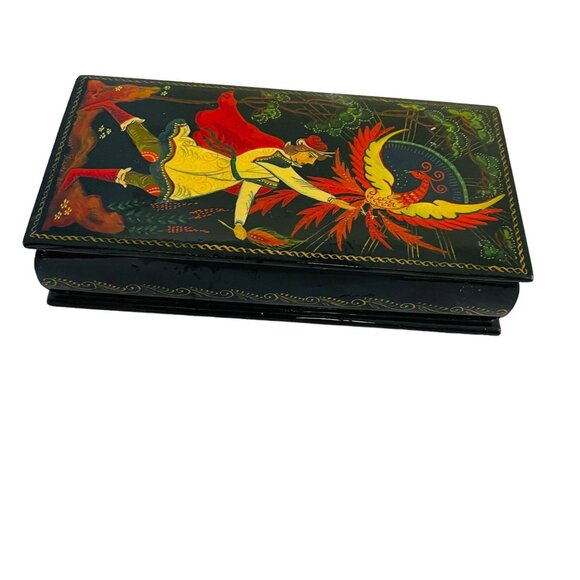 Hand-Painted Russian Lacquer Box With Fairy Tale Scene Hinged Lid 6" x 3" - Picture 3 of 6